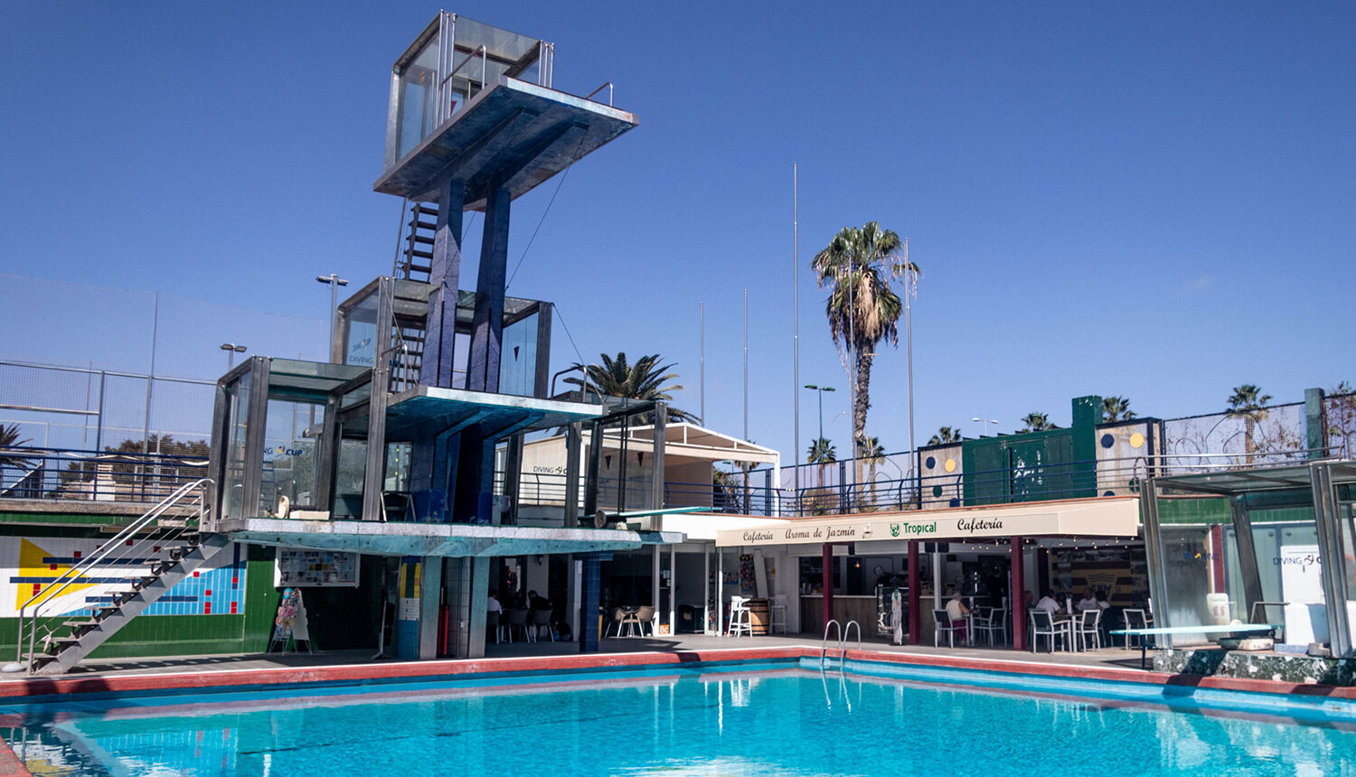 Vista de la piscina del CN Metropole